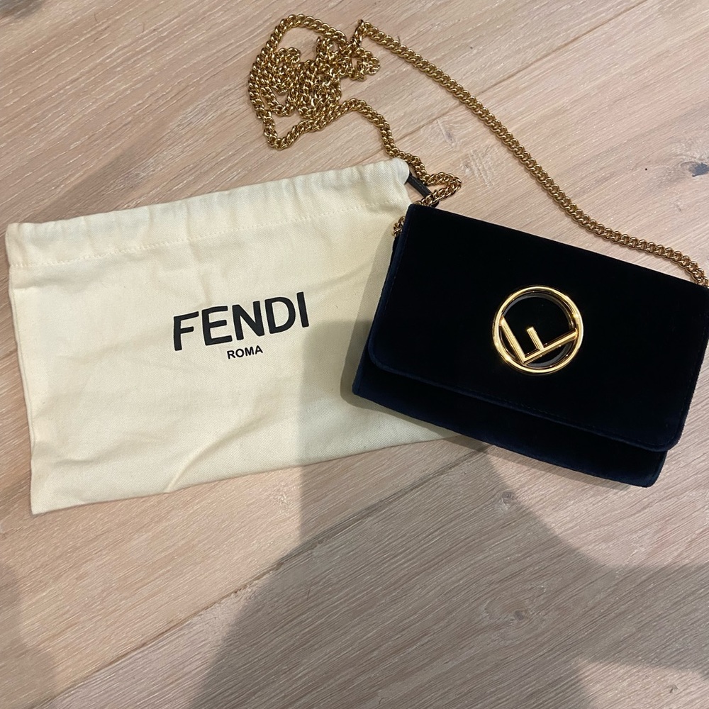 Blue Fendi Wallet on chain. Length: 8.25 in
H: 5.5 in W: 1.5 in Drop: 22.75 in